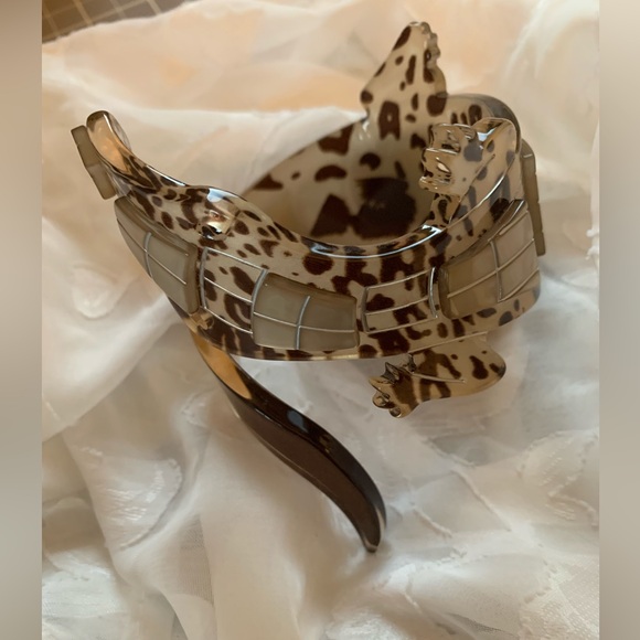 Unique acrylic arm bracelet. It’s a cross between a guitar and a alligator - Picture 3 of 10